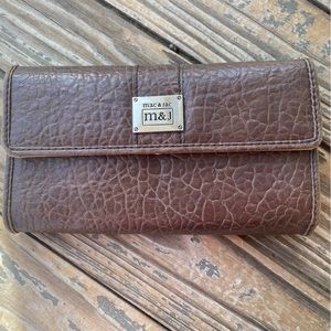 Women’s tri-fold brown wallet. Mac & Jac